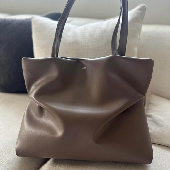 Chloe - Picture 4 of 9